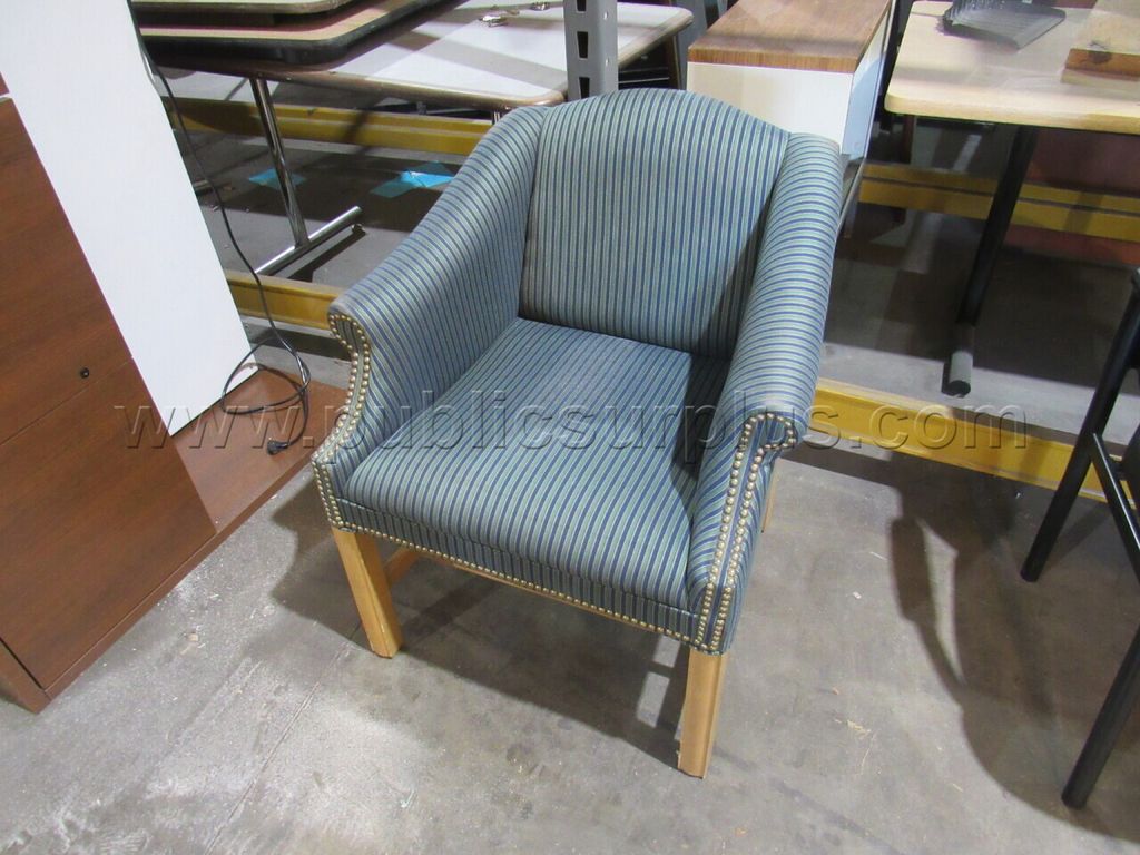 Lot 1085  Chair — photo 1