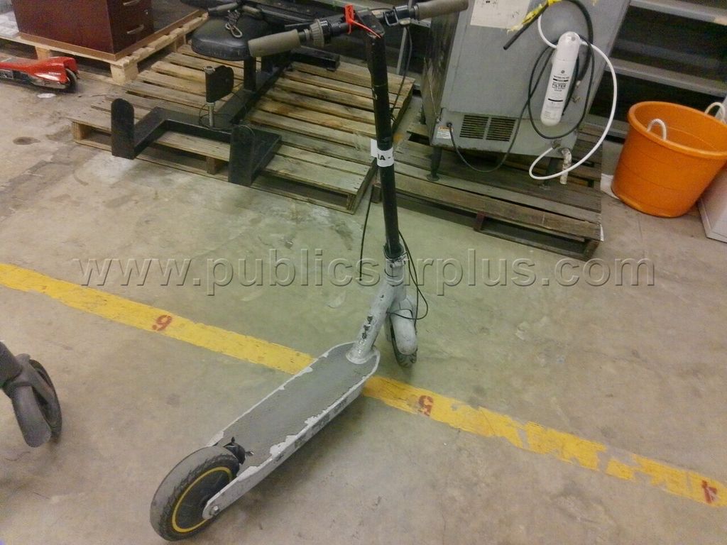 Nine Bot Electric Scooter ~ IA-25353 — photo 1