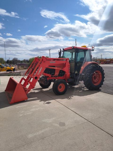 2006 KUBOTA M105SHC TRACTOR WITH LOADER (RUNS AND NEEDS REPAIR)