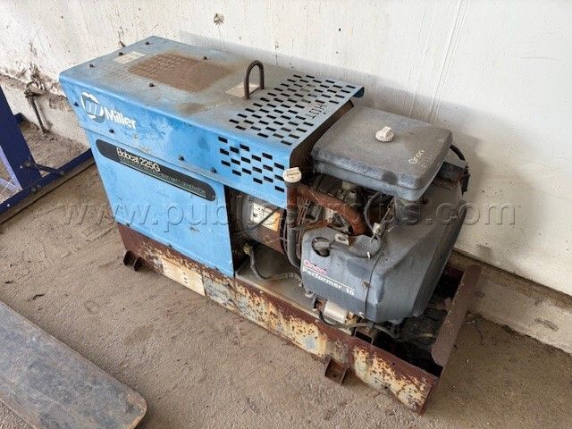 Miller Bobcat 225G Welder- EL94-602A - photo 1