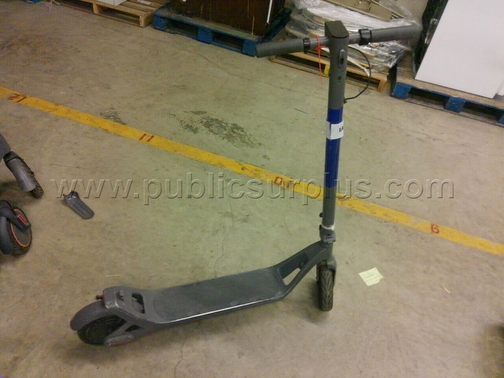 Phantom Go Electric Scooter ~ IA-25369 — photo 1