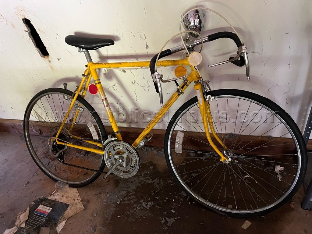 Vintage 10 speed 1970's Yellow Bicycle — photo 1