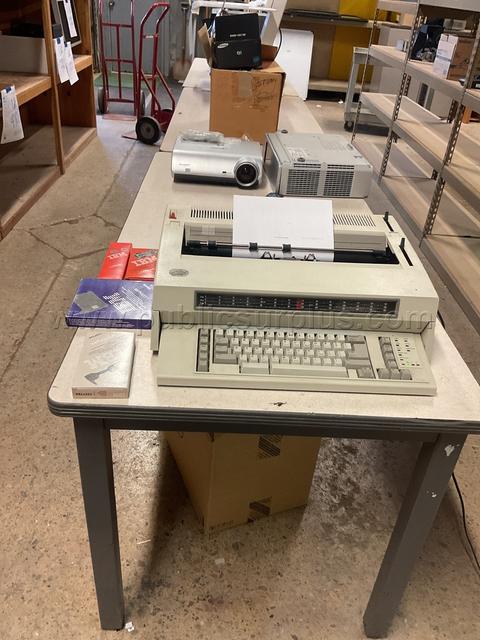 IBM Wheel Writer 10 Typewriter Lot # 4769