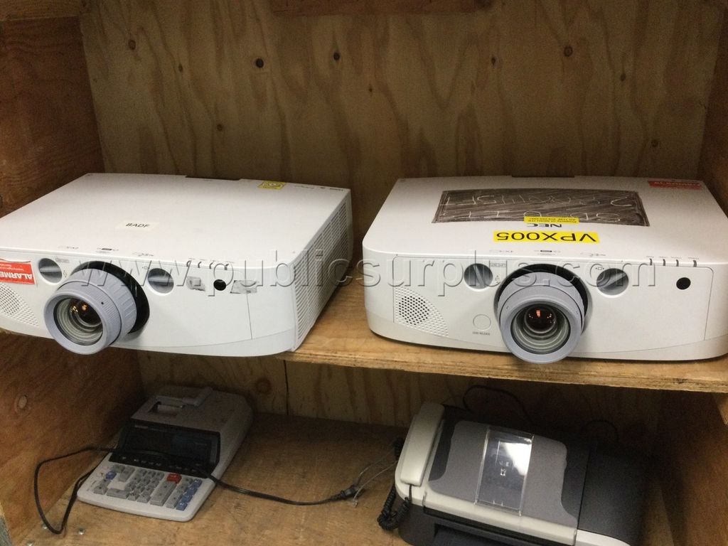 LOT OF (2) NEC PROJECTOR - SOLD AS IS - 605 — photo 1