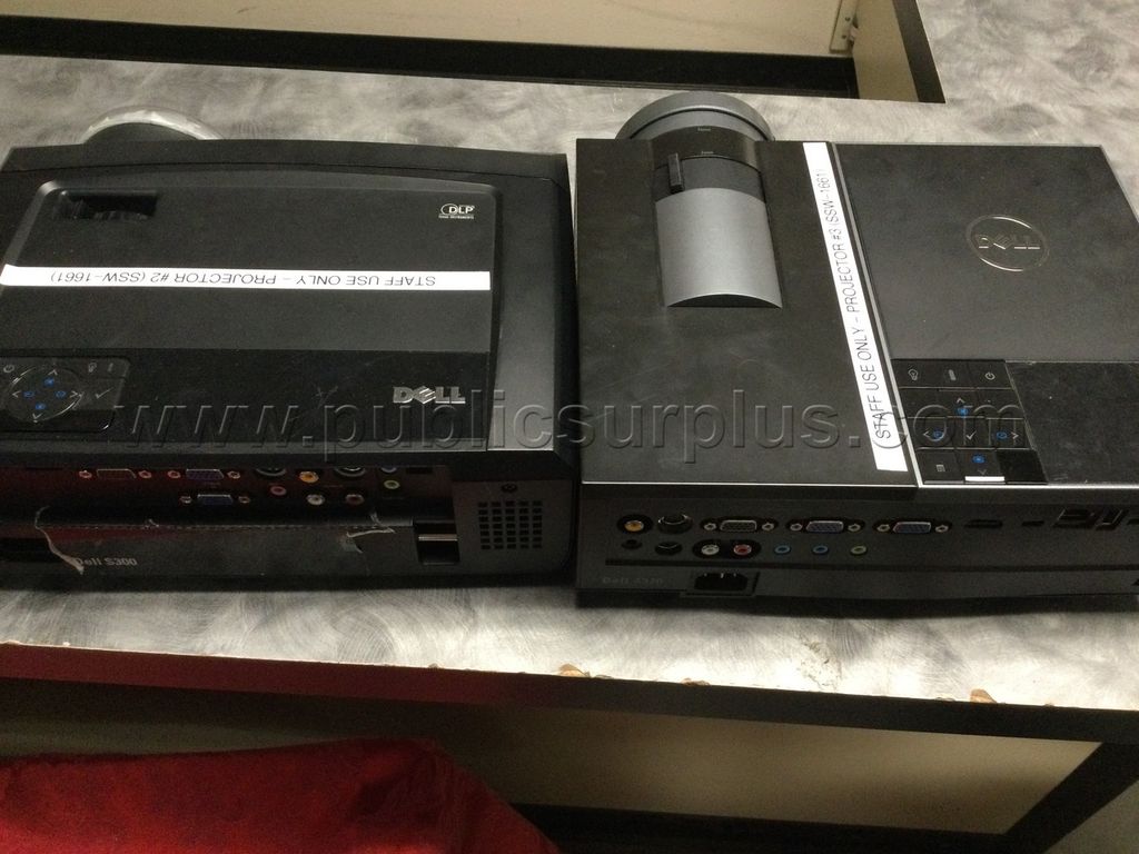 LOT OF (2) DELL PROJECTORS - SOLD AS IS - 610 — photo 1
