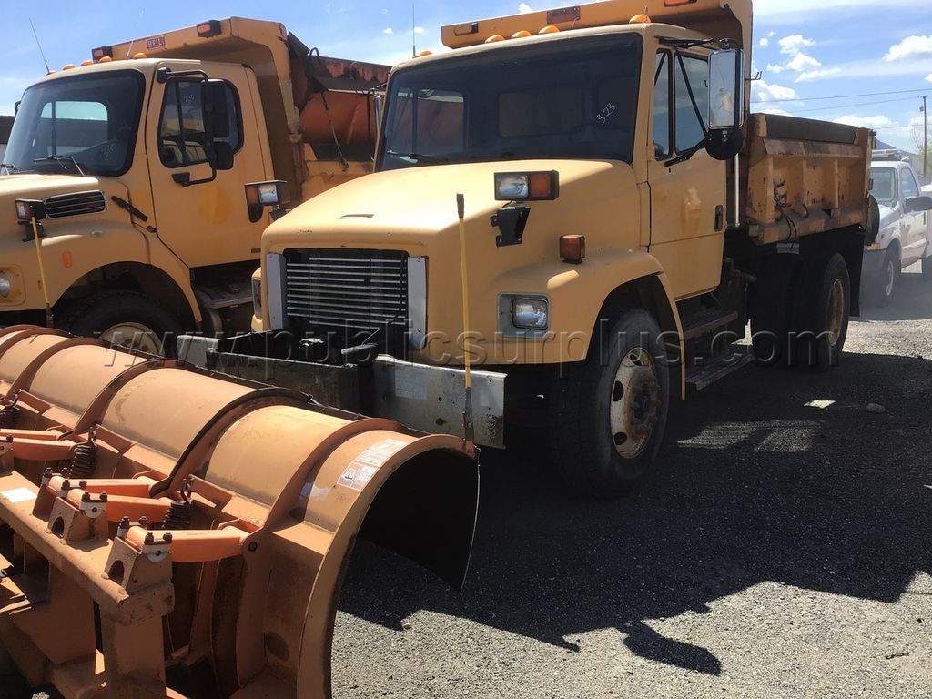 2001 FL 70 DUMP TRUCK- 5 YARD. UNIT #323 — photo 1