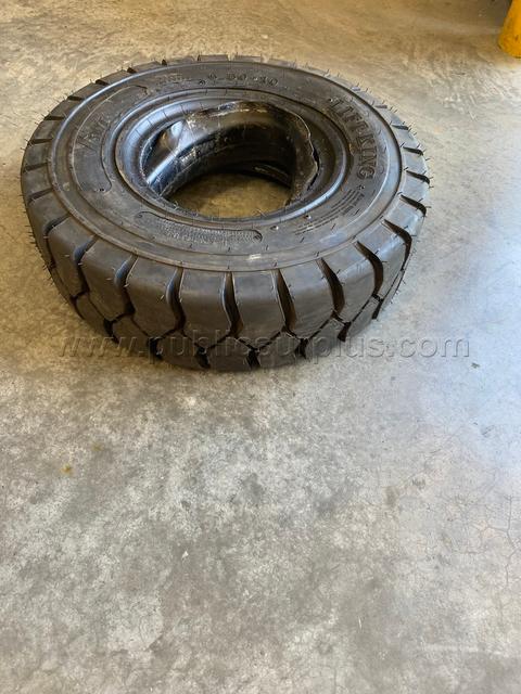 4 DOOSAN USED FORKLIFT TIRES-(WH)