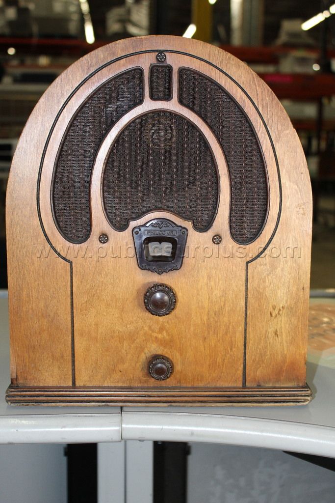 Antique Philco Jr. Cathedral Radio — photo 1