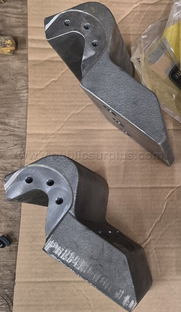 John Deere 672B Grader Upper Retainers — photo 1