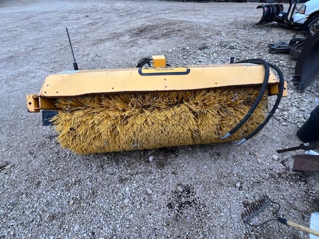 2004 MB Broom - Parks — photo 1