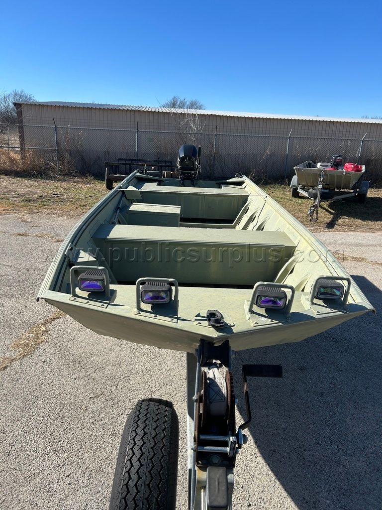 LOT 313 2003 Team Ward War Eagle 15' boat + MTR AND TRAILER — photo 1
