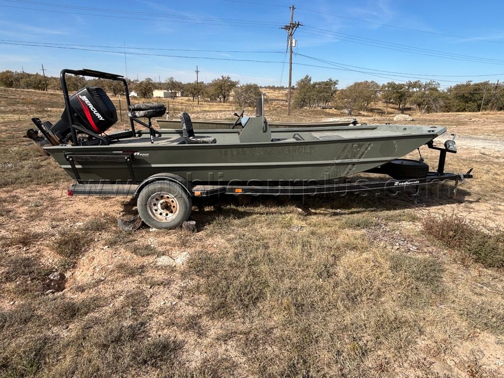LOT 316 2008 Triton 18' boat + MTR AND TRAILER — photo 1