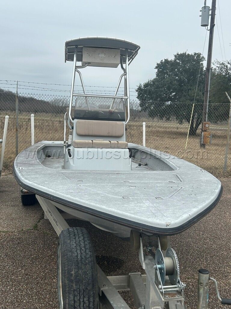 LOT 317 2008 Majek 22' boat + MTR AND TRAILER — photo 1
