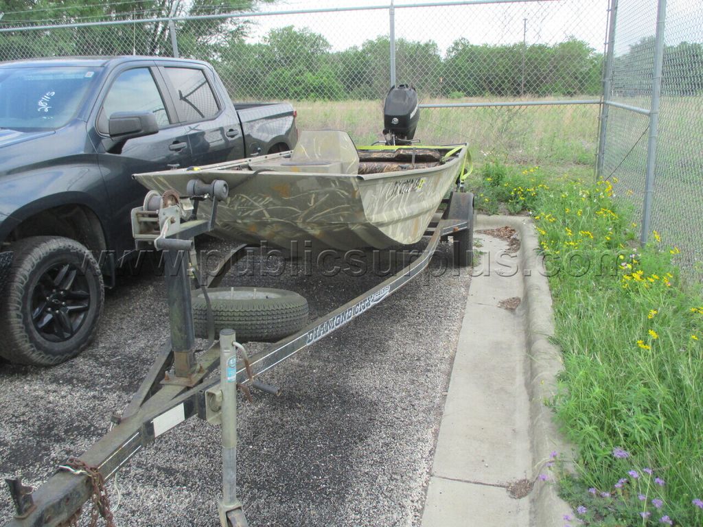 LOT 320 2008 War Eagle 16' boat + MTR AND TRAILER — photo 1