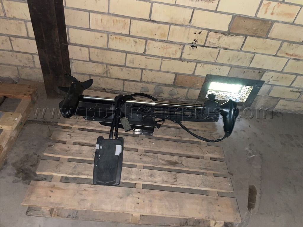LOT 322 2001 Motor Guide trolling motor — photo 1