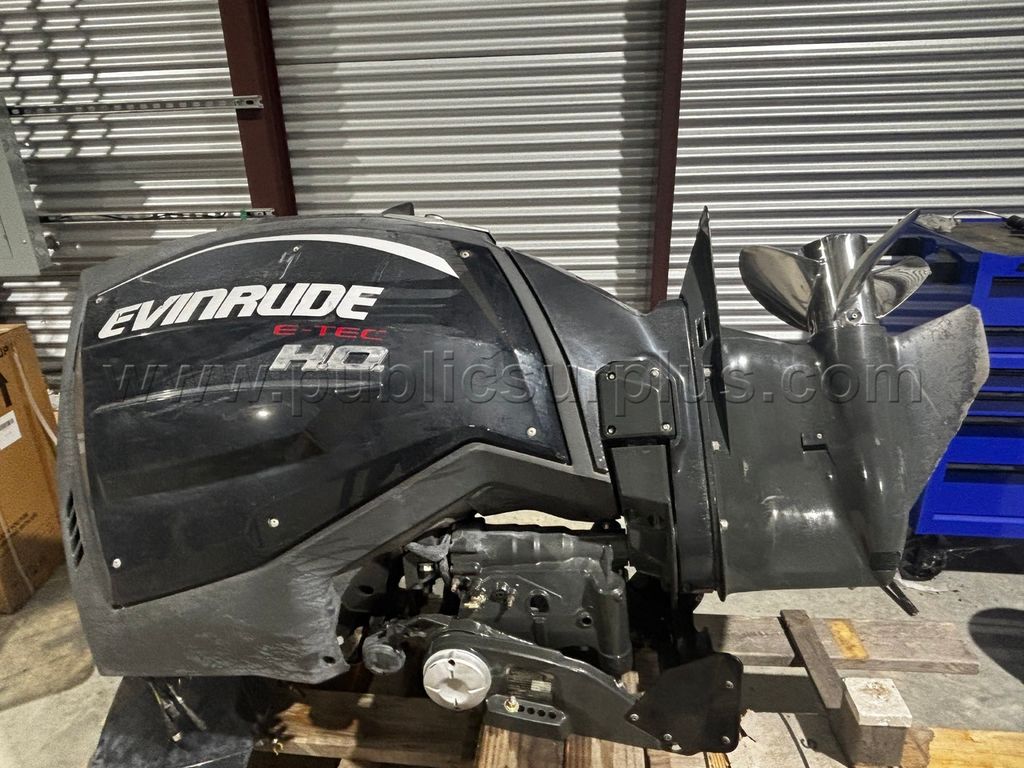 LOT 338 - 2019 Evinrude 200hp outboard - photo 1