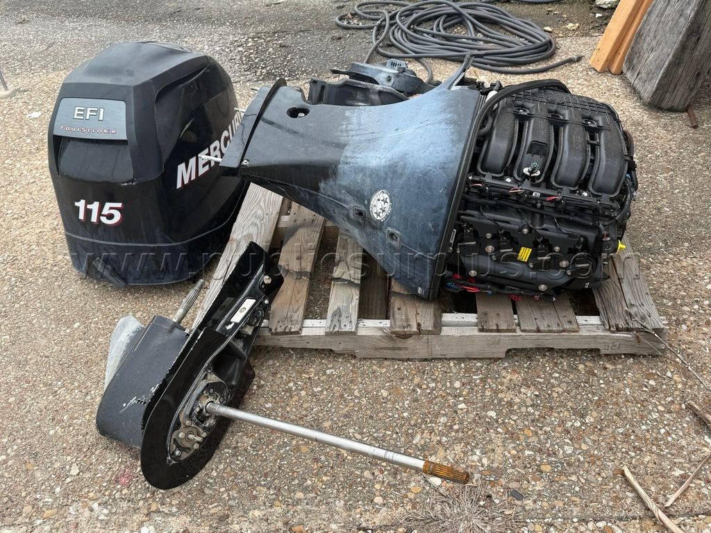 LOT 346 - 2011 Mercury 115hp outboard - photo 1