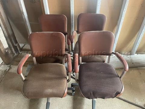 Lot of 4 padded/metal chairs