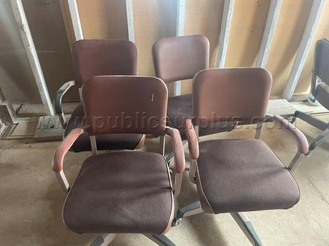 Lot of 4 padded/metal chairs