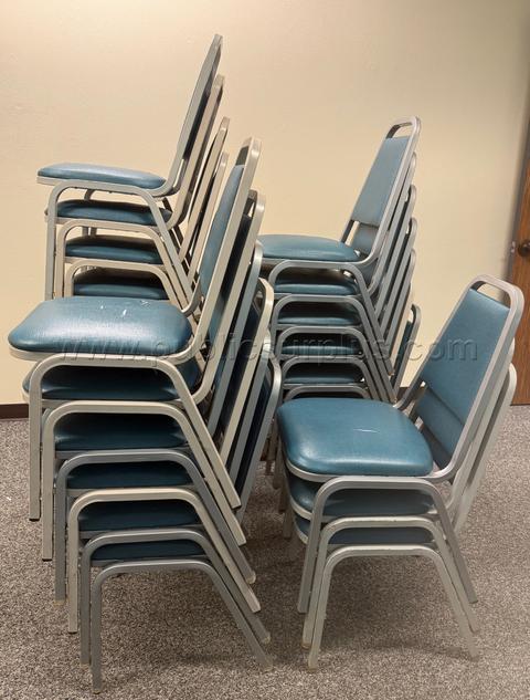 Lot of 25 Chairs