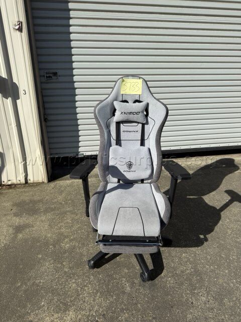 Lot of 1 - Gray DOWINX Gaming Chair — photo 1