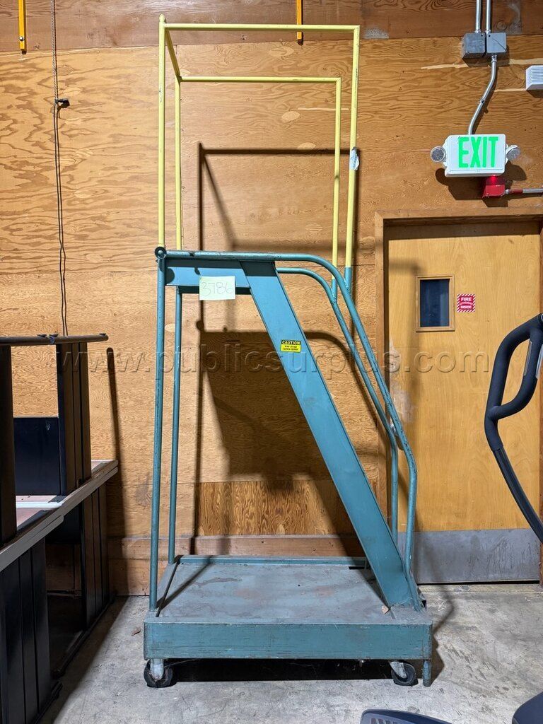 Lot of 1 - Rolling Ladder — photo 1