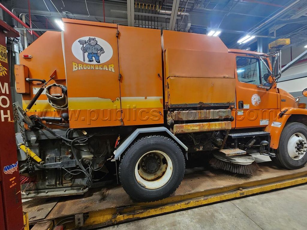 Sweeper - Broom Bear - Elgin — photo 1