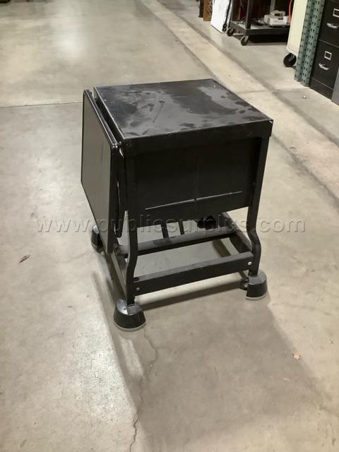7887 - Rolling Desk