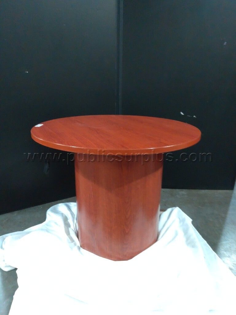 Round table — photo 1