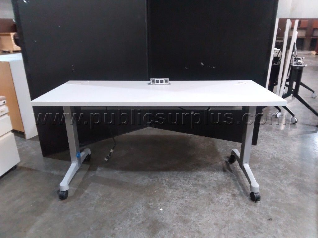 Computer desk — photo 1