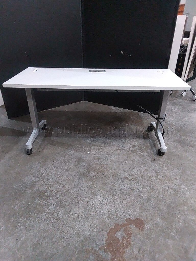 Computer desk — photo 1