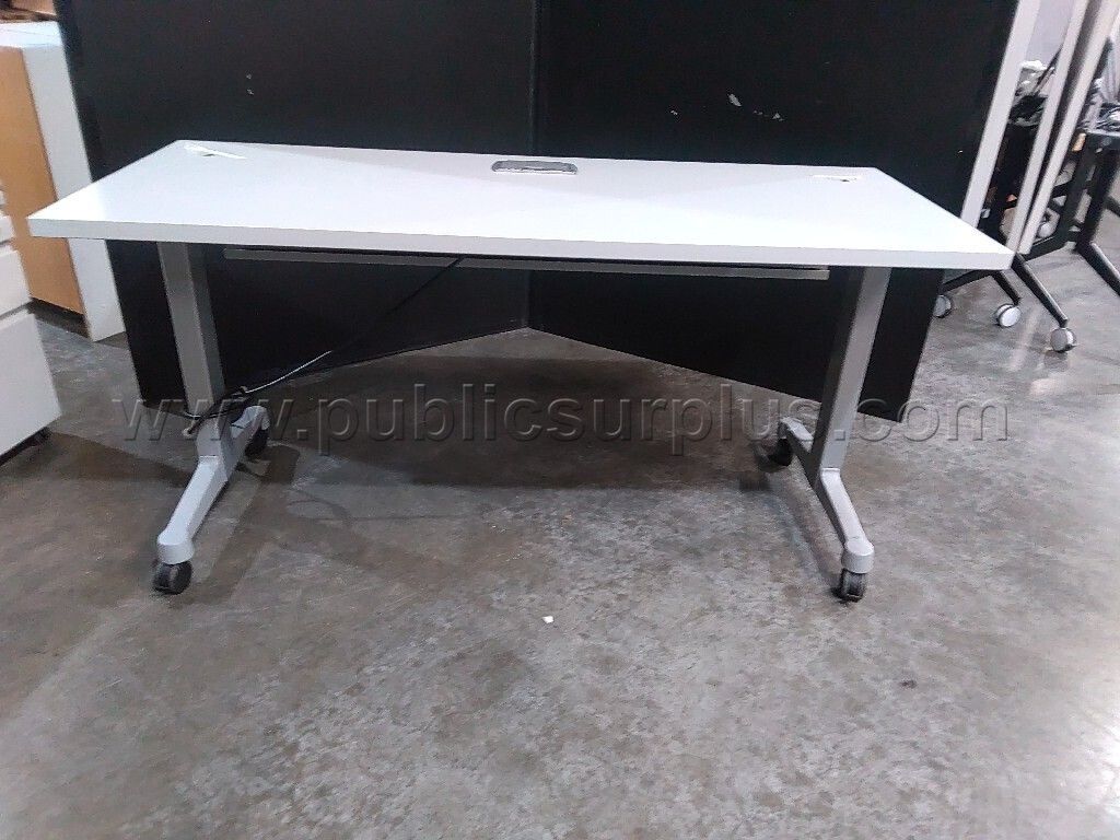 Computer desk — photo 1