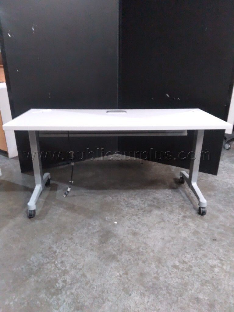 Computer desk — photo 1