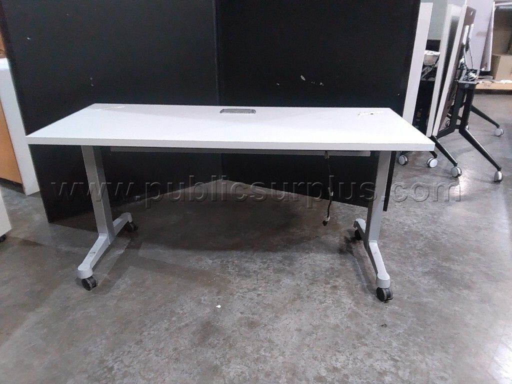 Computer desk — photo 1