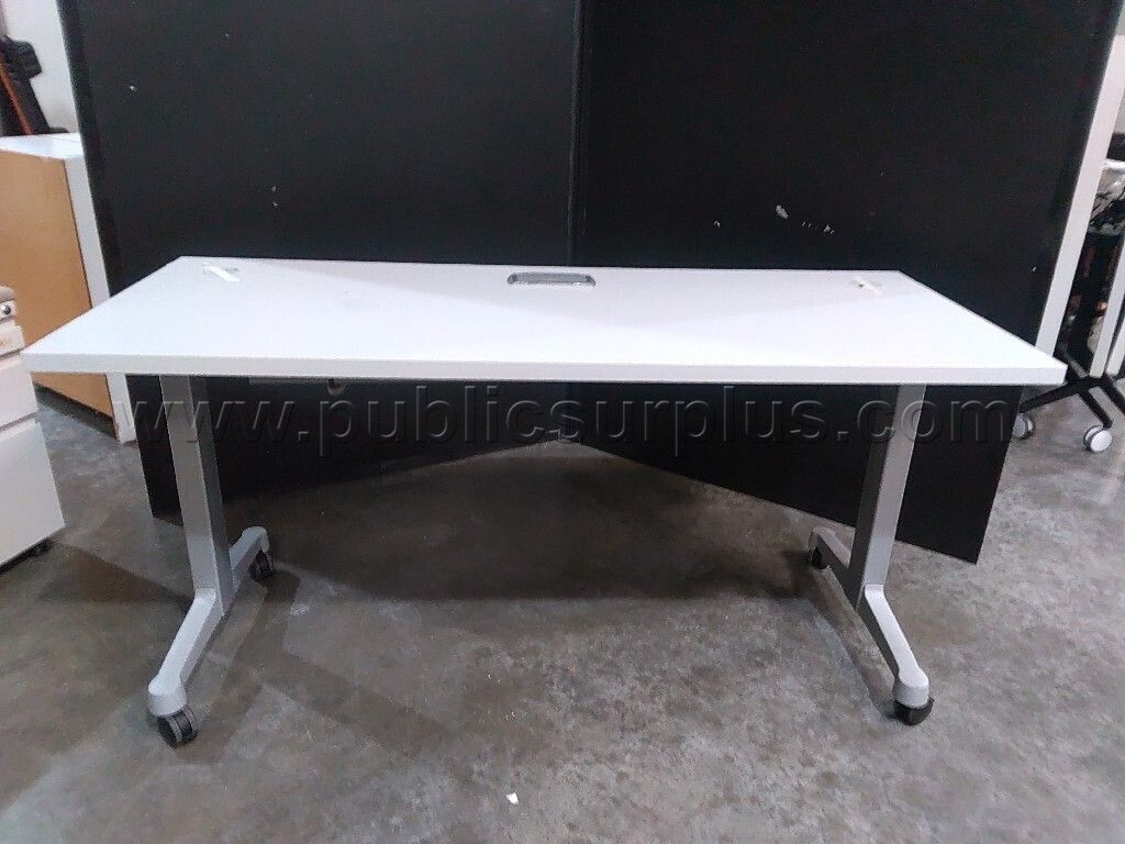 Computer desk — photo 1