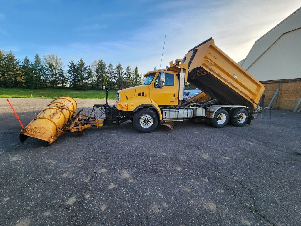 2007 Sterling LT9500 *Newer Engine* — photo 1