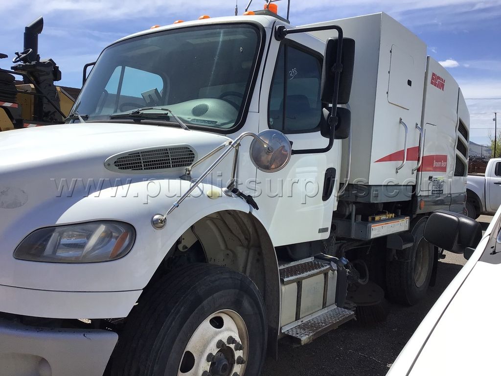 2012 ELGIN BROOM BEAR SWEEPER. UNIT #398 — photo 1