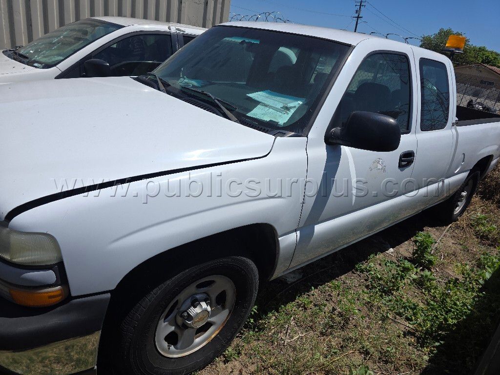 2002 Chevrolet 1500 Extended Cab Short Bed With Lift Gate — photo 1