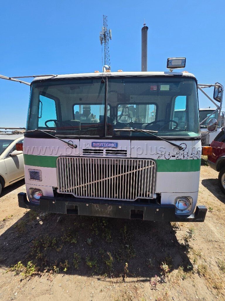 1994 Volvo/WhiteGMC FE Series Lifter Truck — photo 1