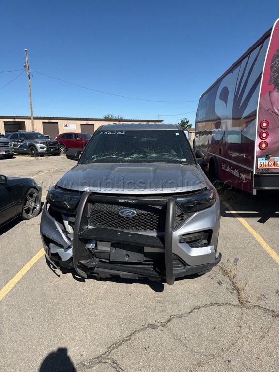 2022 Ford Explorer PIU HEV — photo 1