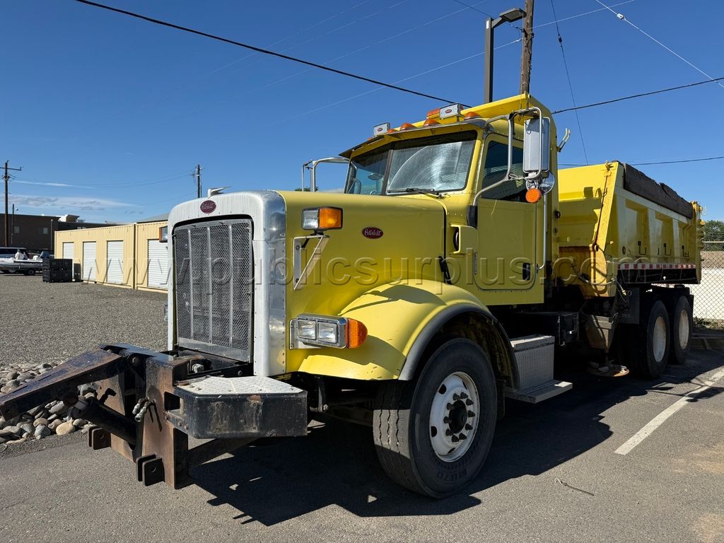 2010 PETERBILT 10YD DUMP TRUCK — photo 1