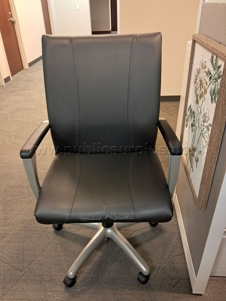 Office Chair — photo 1