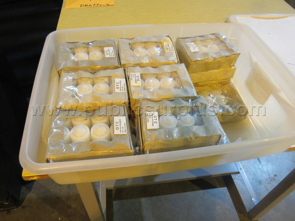 Lot 1095  Candles Packs — photo 1