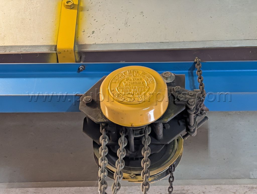 Beam mounted maunual chain hoist — photo 1