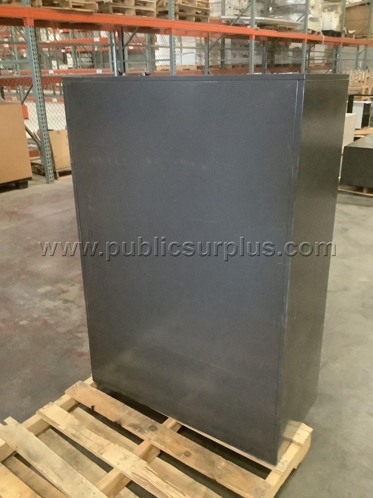 1 large Metal Cabinet — photo 1