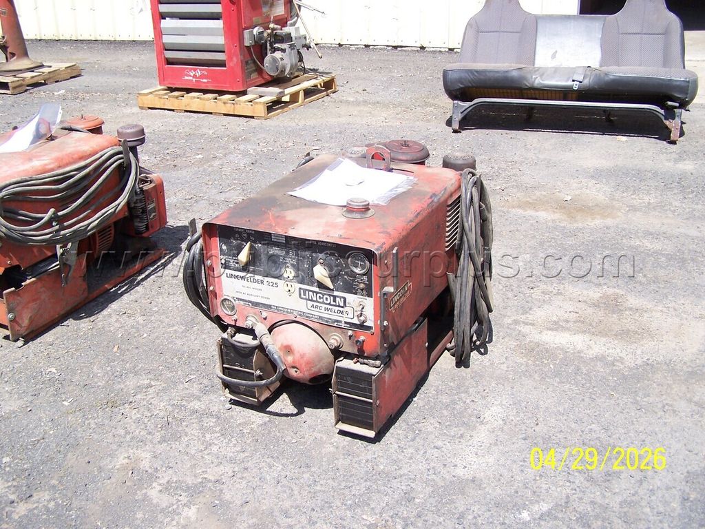 Licon 225 Arc Welder w/ Onan Gas Motor - photo 1