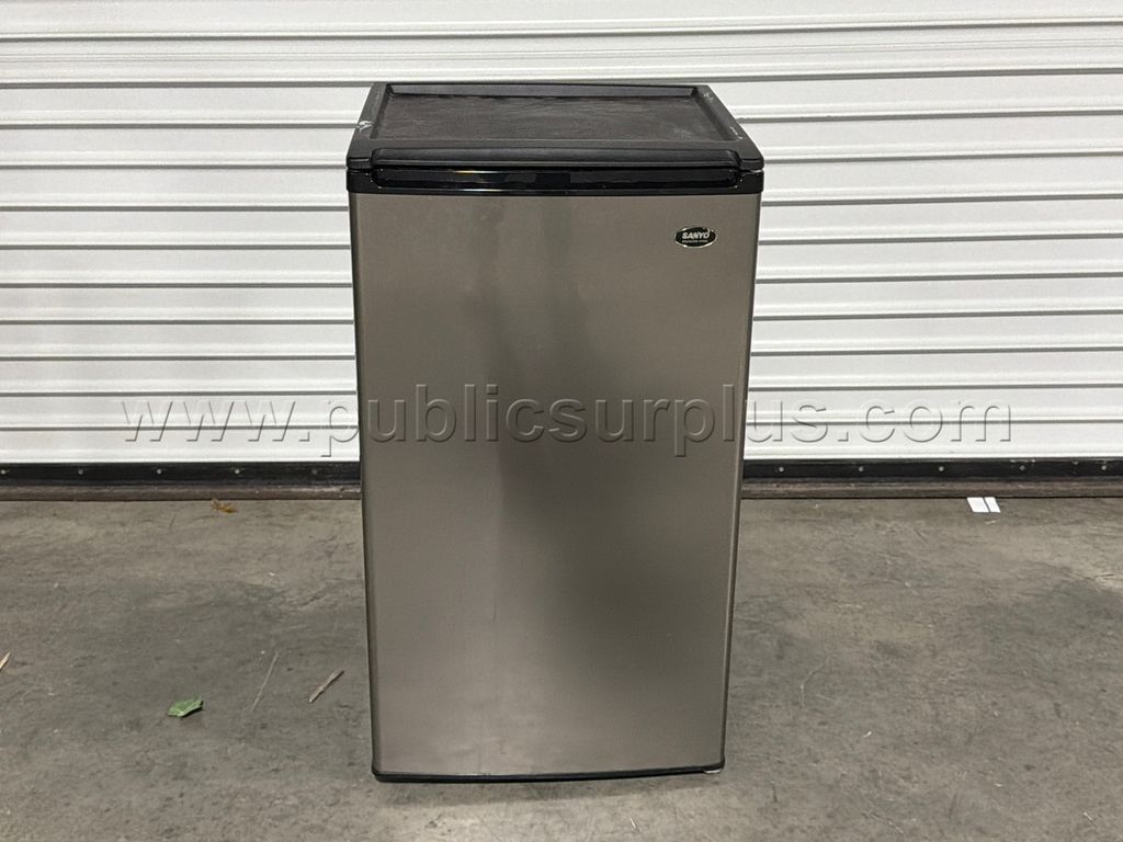 SANYO MINI FRIDGE — photo 1