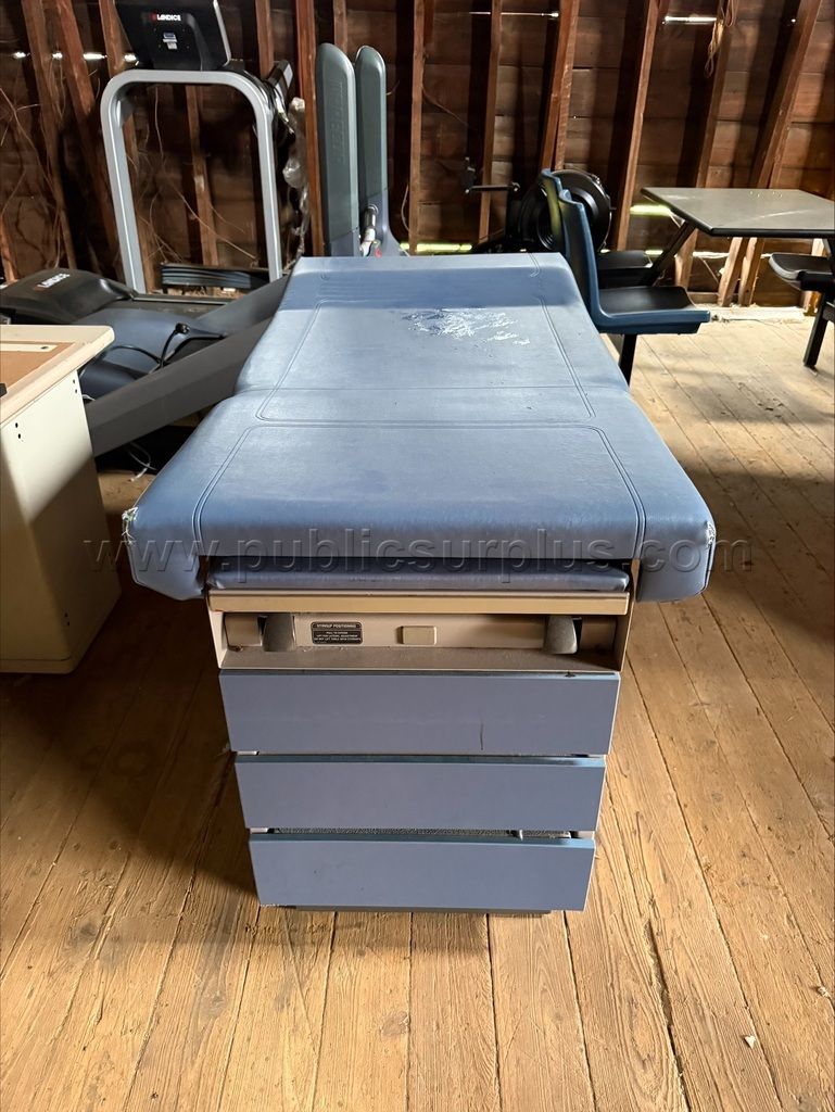 Exam Table — photo 1