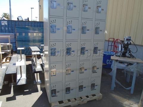 1 SET OF WHITE MELT LOCKER