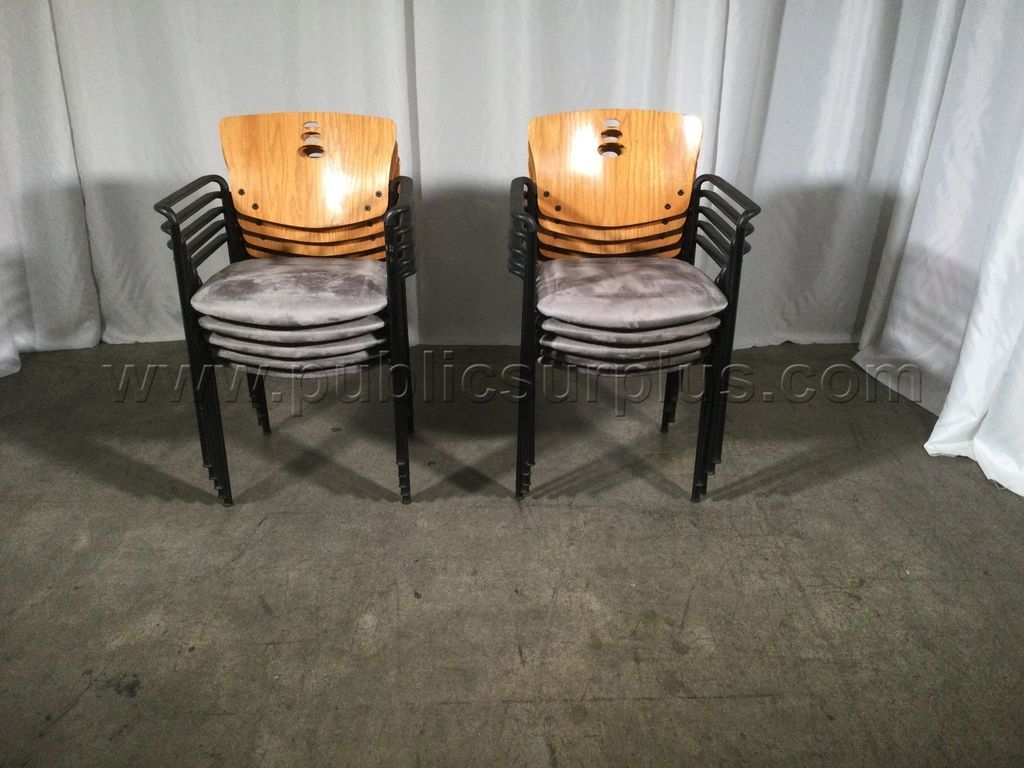 Lot of (10) Stacking Chairs - 2976 — photo 1